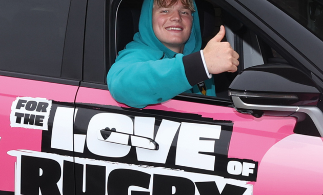 Person with thumbs up inside car - Dig & Dig