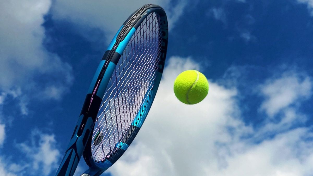 Tennis racket hitting ball - Dig & Dig